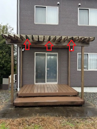 垂木が朽ちています