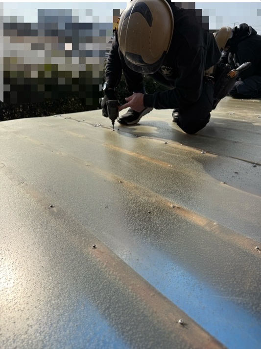 再度ポリカを固定