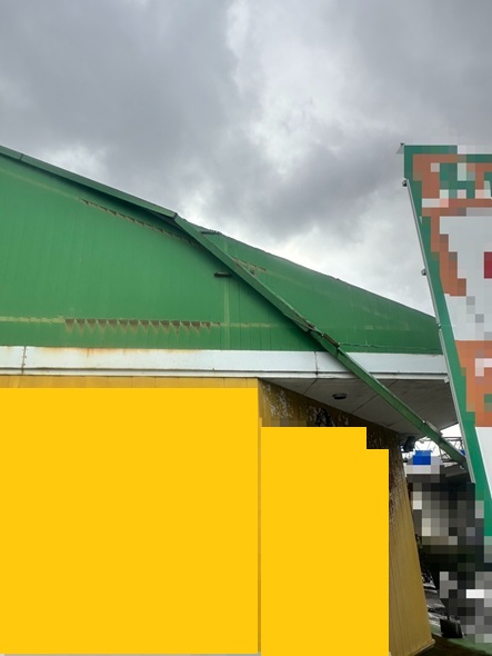 ケラバ板金外れています