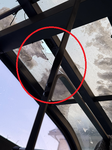 落雪で割れたパネル