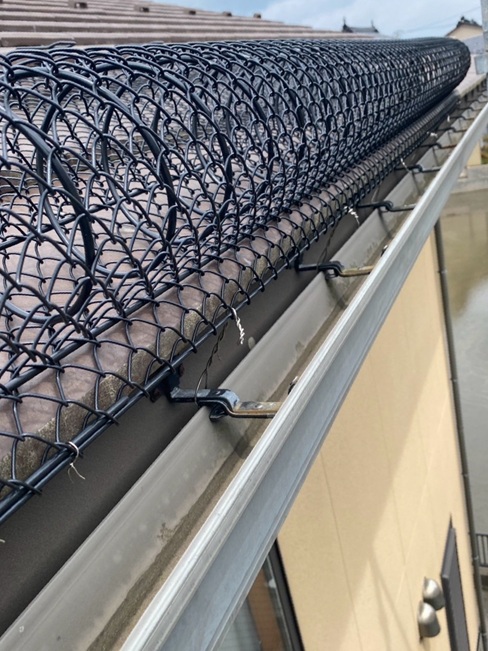 落雪対策で雪止めネットゆきもちくんを設置しました