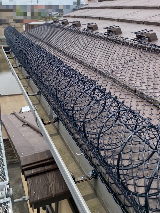 落雪対策で雪止めネットゆきもちくんを設置しました