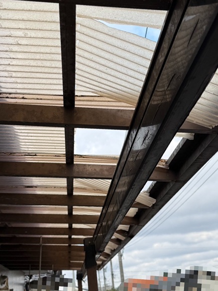 ベランダ波板破損