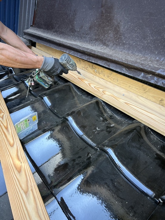 取り合いに木下地を設置