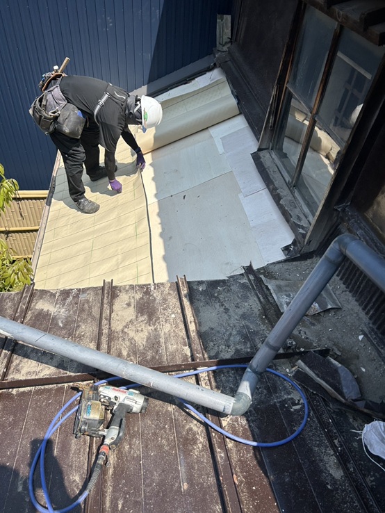 瓦屋根葺き替え工事　木下地・防水シート