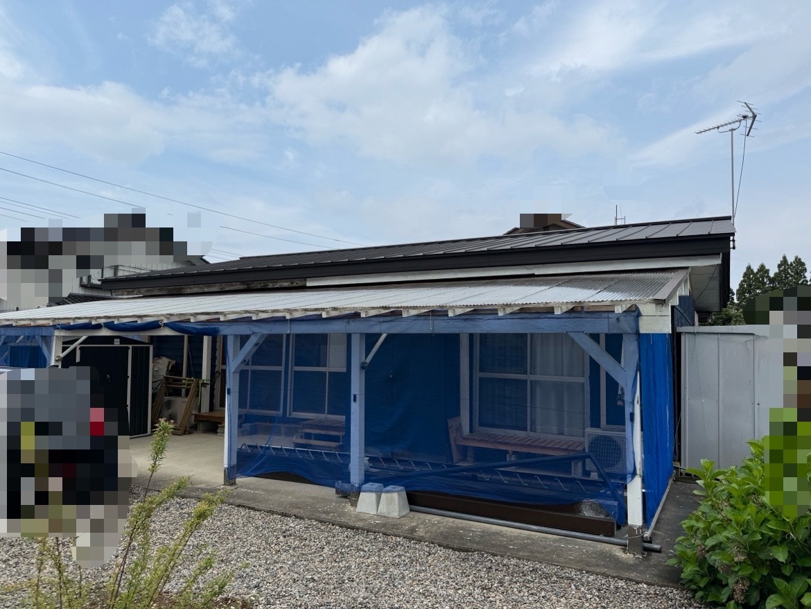 落雪被害にあったため雪止め設置を行います