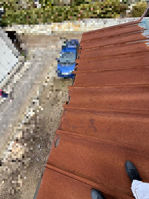 トタン屋根にサビ