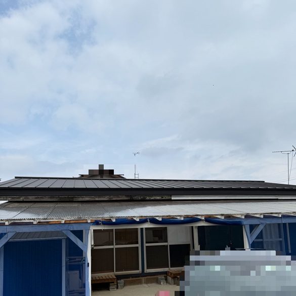 立平葺き屋根に雪止めアングルを設置