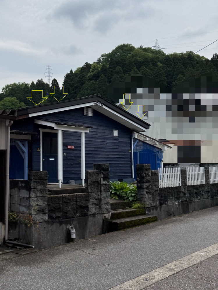 雪止めアングルを設置します