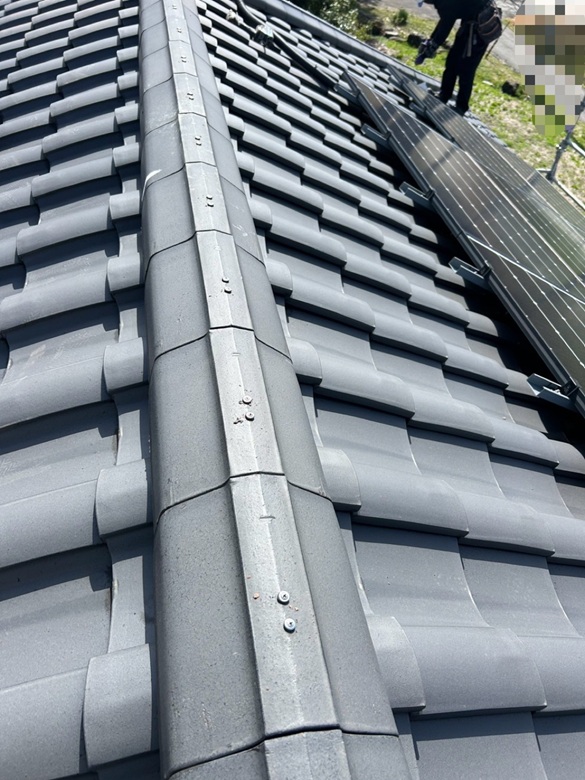 棟瓦の釘を抜けにくいビスへ交換しました