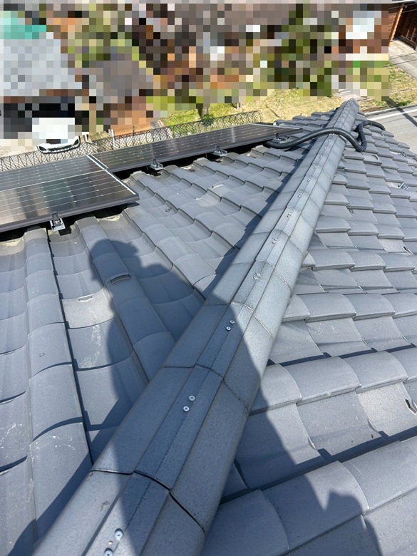 棟瓦の釘を抜けにくいビスへ交換しました