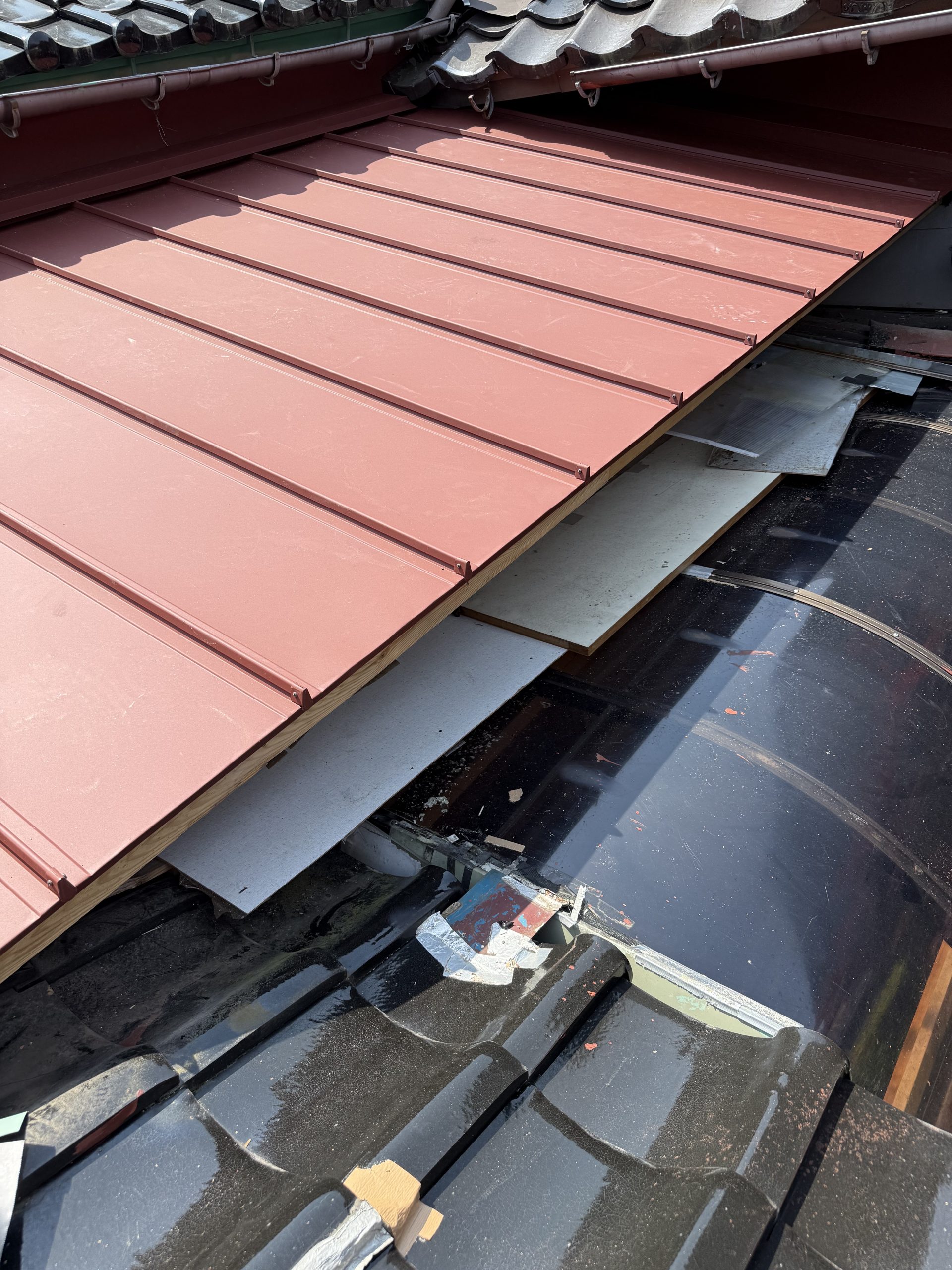 トタン屋根からSGLガルバリウム鋼板の屋根に葺き替えました