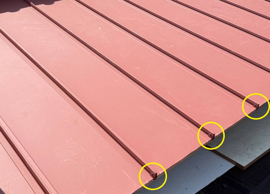 立平葺き先端に小口キャップ取り付け