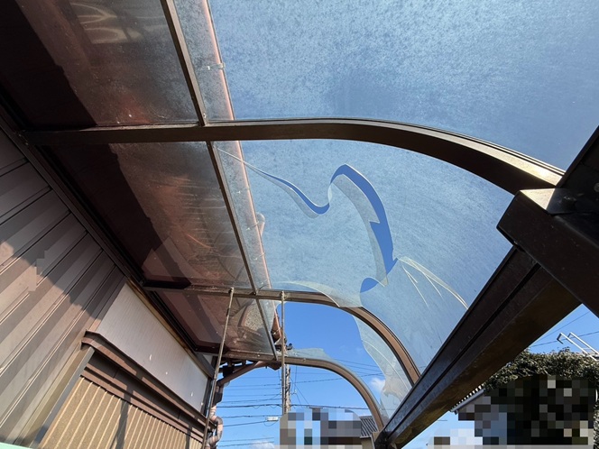 屋根ポリカ板の破損