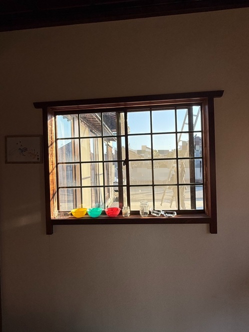 雨漏りしている窓枠