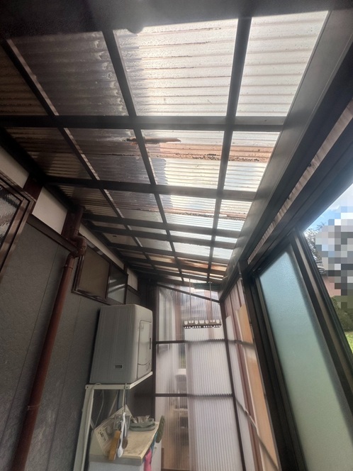 ポリカ波板から雨漏り