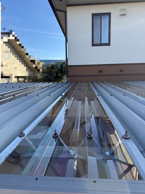 ポリカ折板張り替え