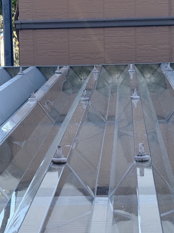 ポリカ波板張り替え