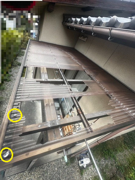 ポリカ波板を外します