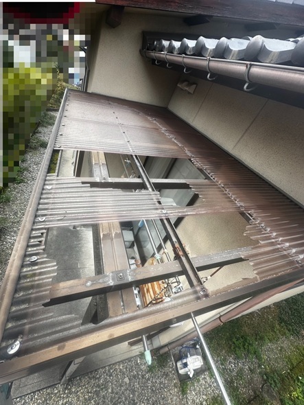 ポリカ波板の割れ