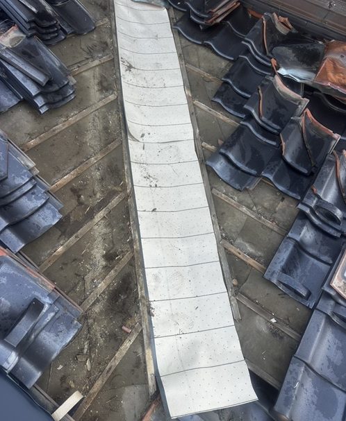 谷に防水シート