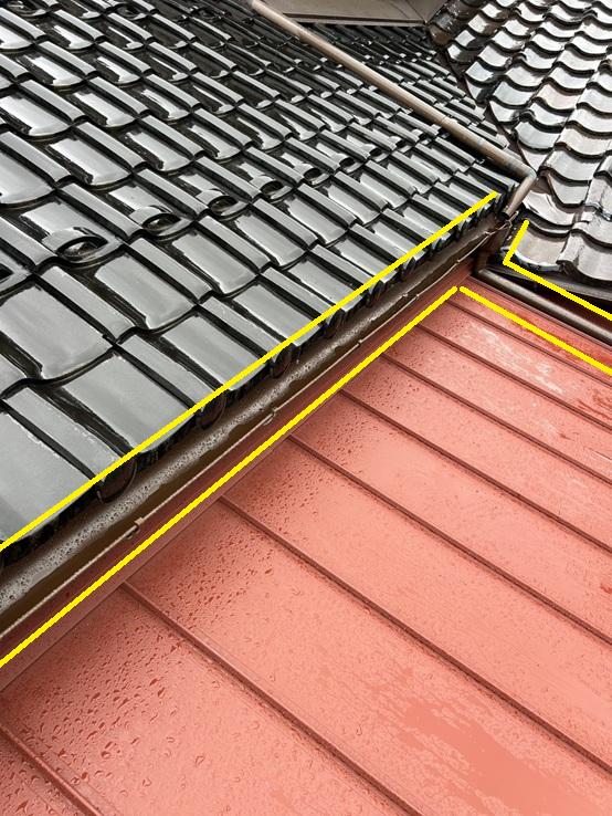 新しい雨どいを取り付けました