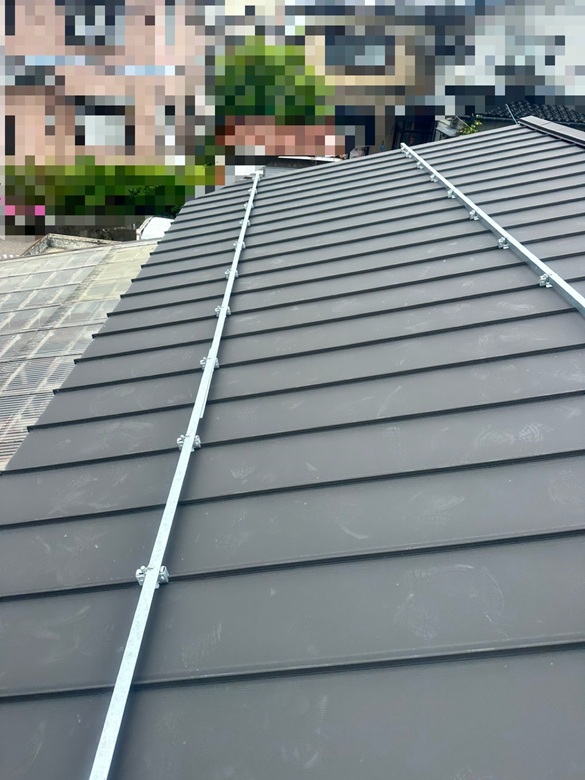 雪止めアングルを設置