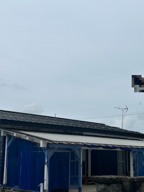 立平葺き屋根に雪止めアングルを設置