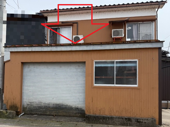 車庫の屋根に錆が出ているので現場調査にお伺いしました