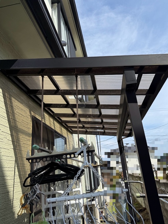 サンテラスの屋根ポリカが割れ現場調査