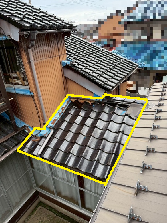 瓦屋根　取り合い部分の面戸が崩れています