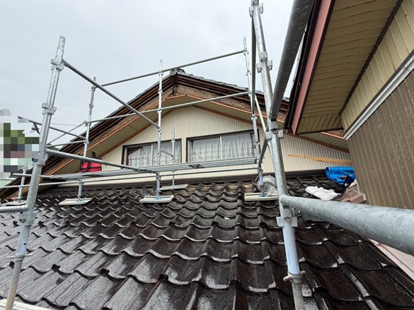 モルタルの外壁にSGLガルバリウム鋼板を設置