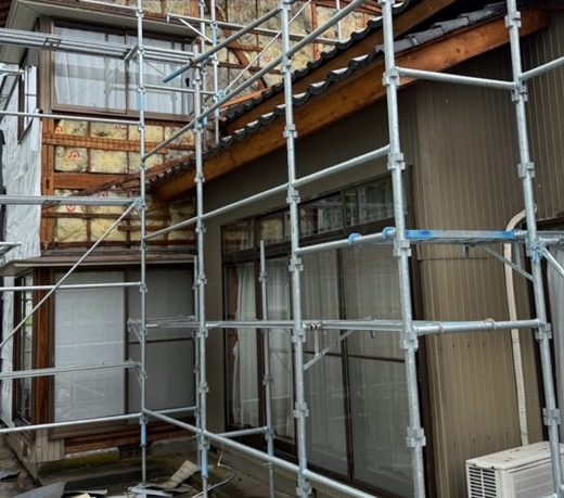 モルタル外壁に胴縁取り付け