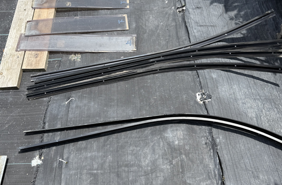 サンルーム屋根パネルの押さえ材を外しました