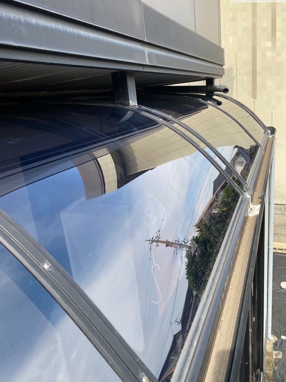 割れていたサンルーム屋根の修理完了