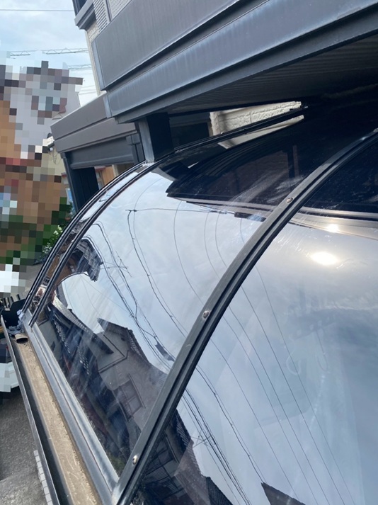 割れていたサンルーム屋根の修理完了