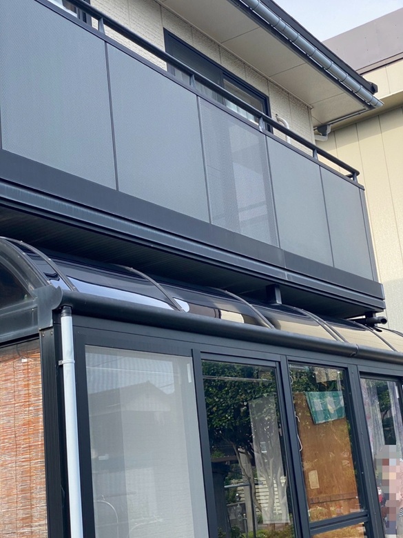 割れていたサンルーム屋根の修理完了