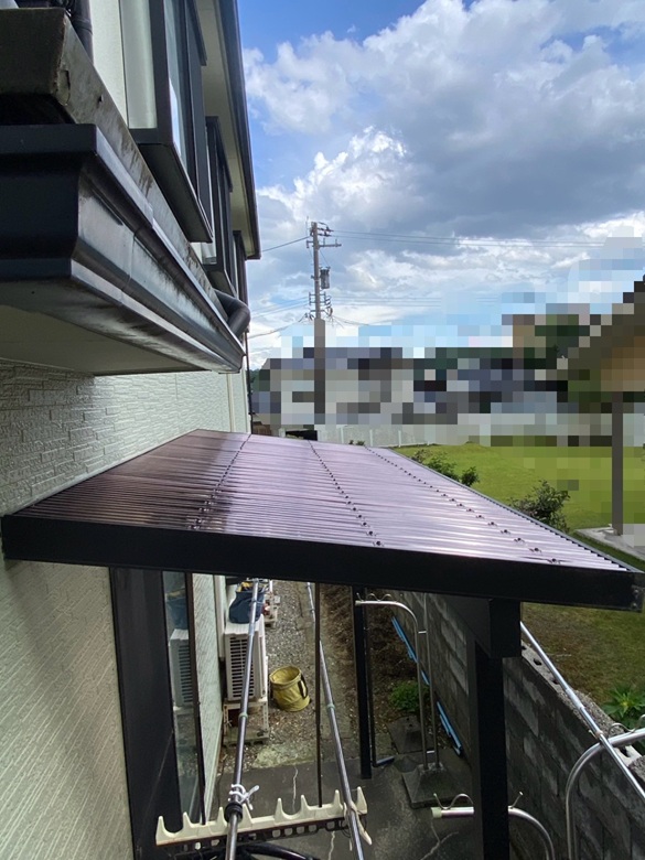 サンテラス屋根が割れていたので張り替えました