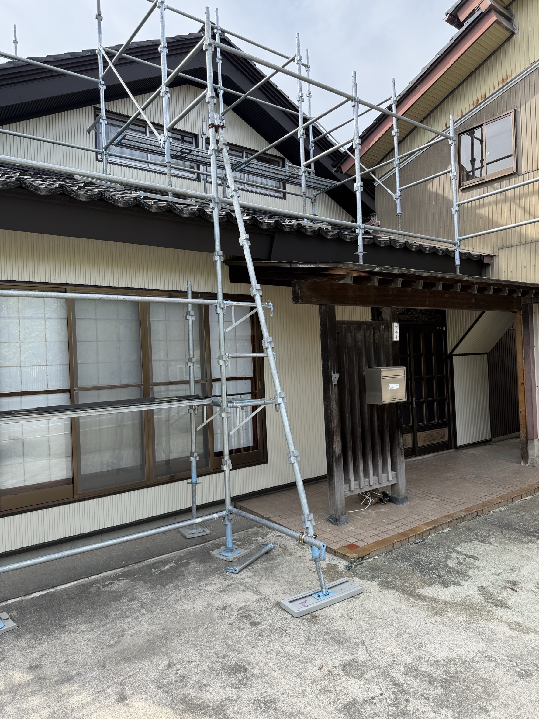 外壁軒天カバー工事