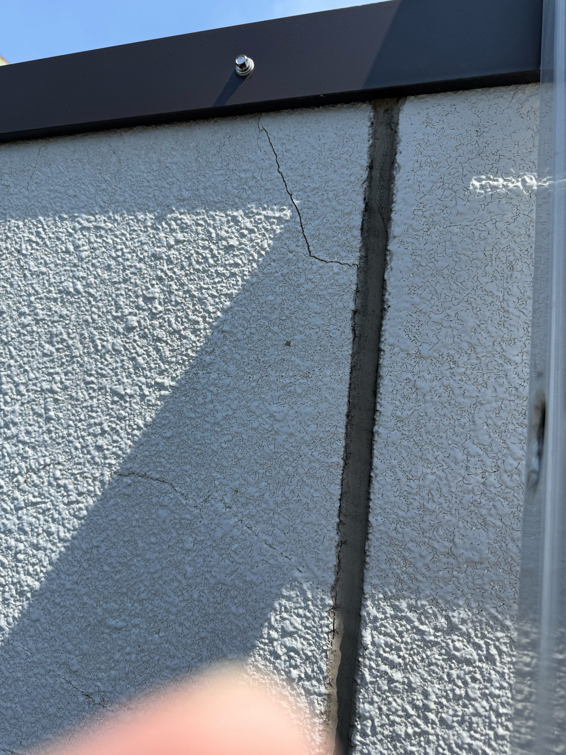 モルタル外壁に亀裂