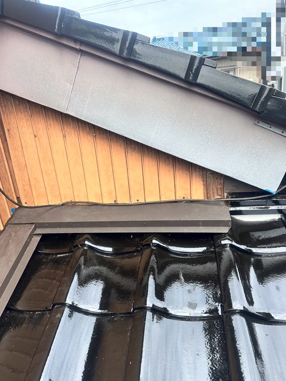 取り合い水切りを設置しました。