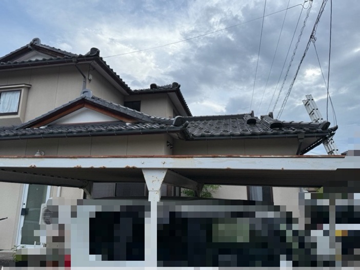 ズレている棟瓦・鬼瓦の状態を確認