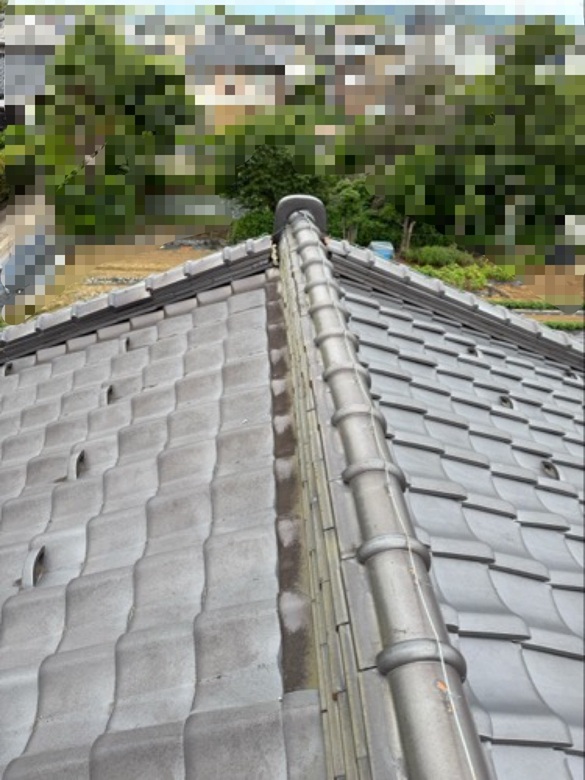 大棟が歪んでいます