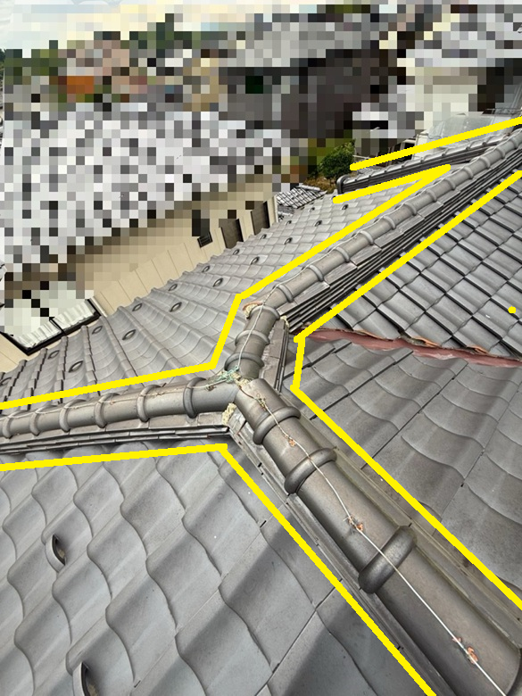 大棟・隅棟・下り棟が歪んでいます