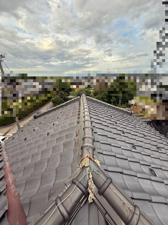 大棟が歪んでいます