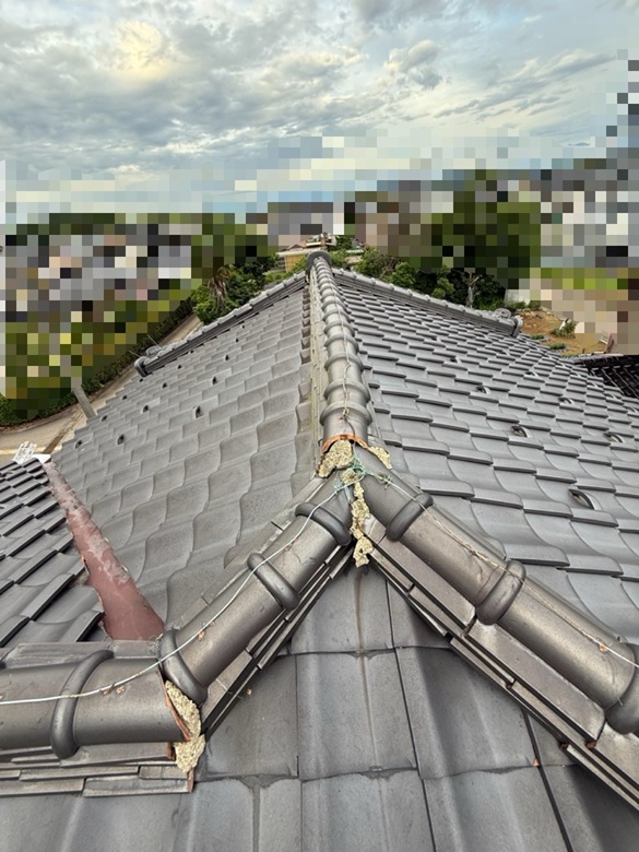 棟瓦がズレています