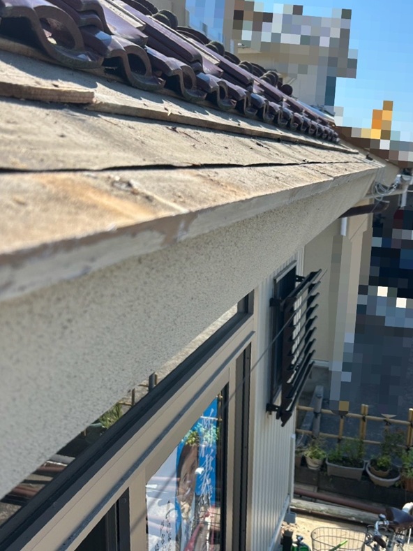 軒先の雨樋吊り金具を外しました