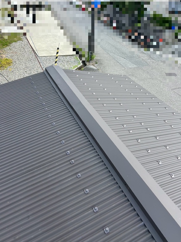 物置のトタン屋根をSGLガルバリウム鋼板へ葺き替え工事を行いました