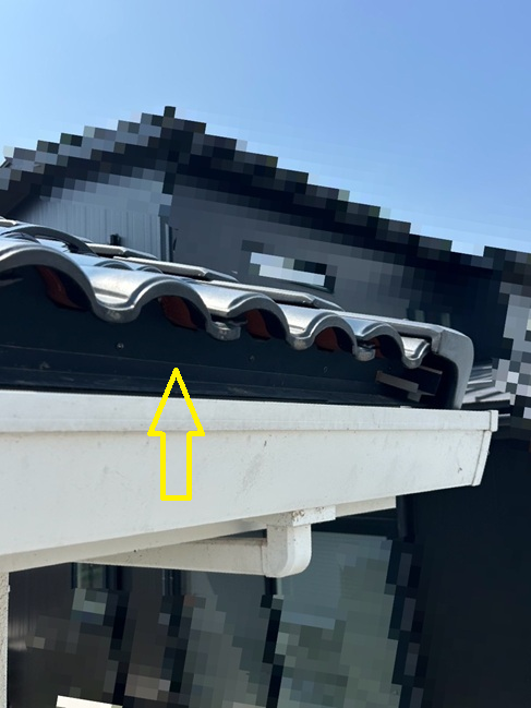 鳥が侵入しないようにガルバリウム鋼板の面戸を設置