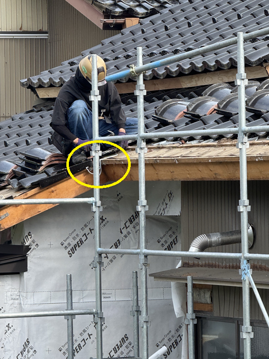 雨どい吊り金具を屋根下地に固定